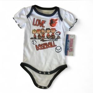 MLB INFANTS 0-3 MONTH BALTIMORE ORIOLES PEANUTS LOVE BASEBALL Onesie WHITE